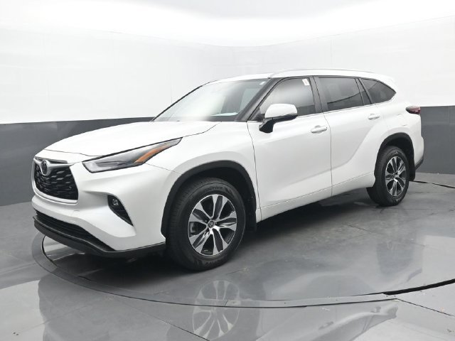 Used 2024 Toyota Highlander XLE AWD/4WD image 26