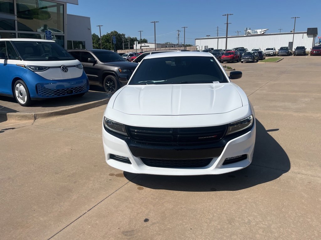 Used 2023 Dodge Charger SXT w/ Blacktop Package image 2