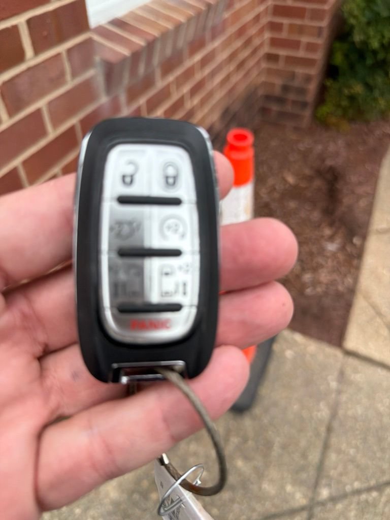 Used 2025 Chrysler Pacifica Select FWD image 31