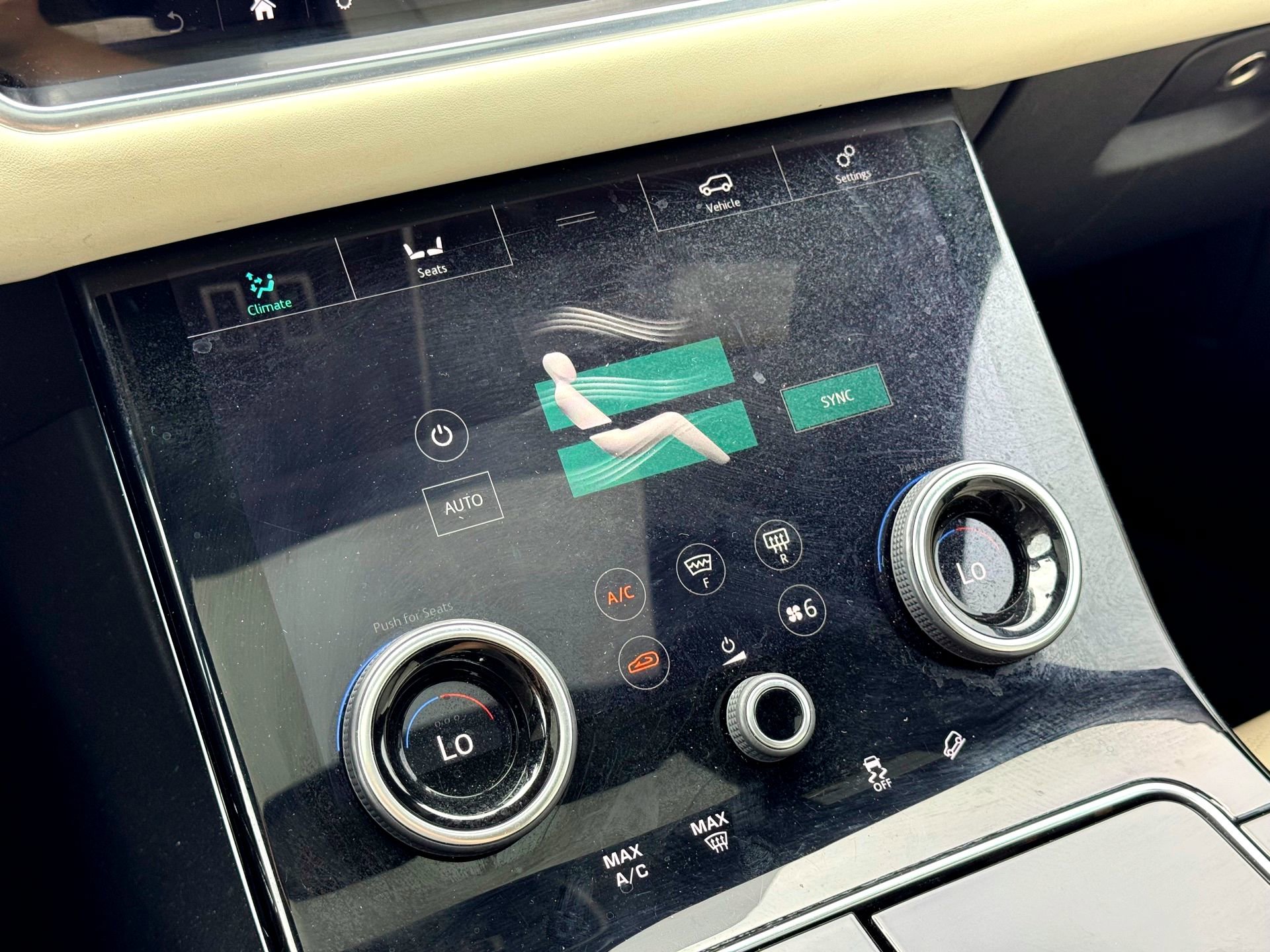 Used 2018 Land Rover Range Rover Velar image 31