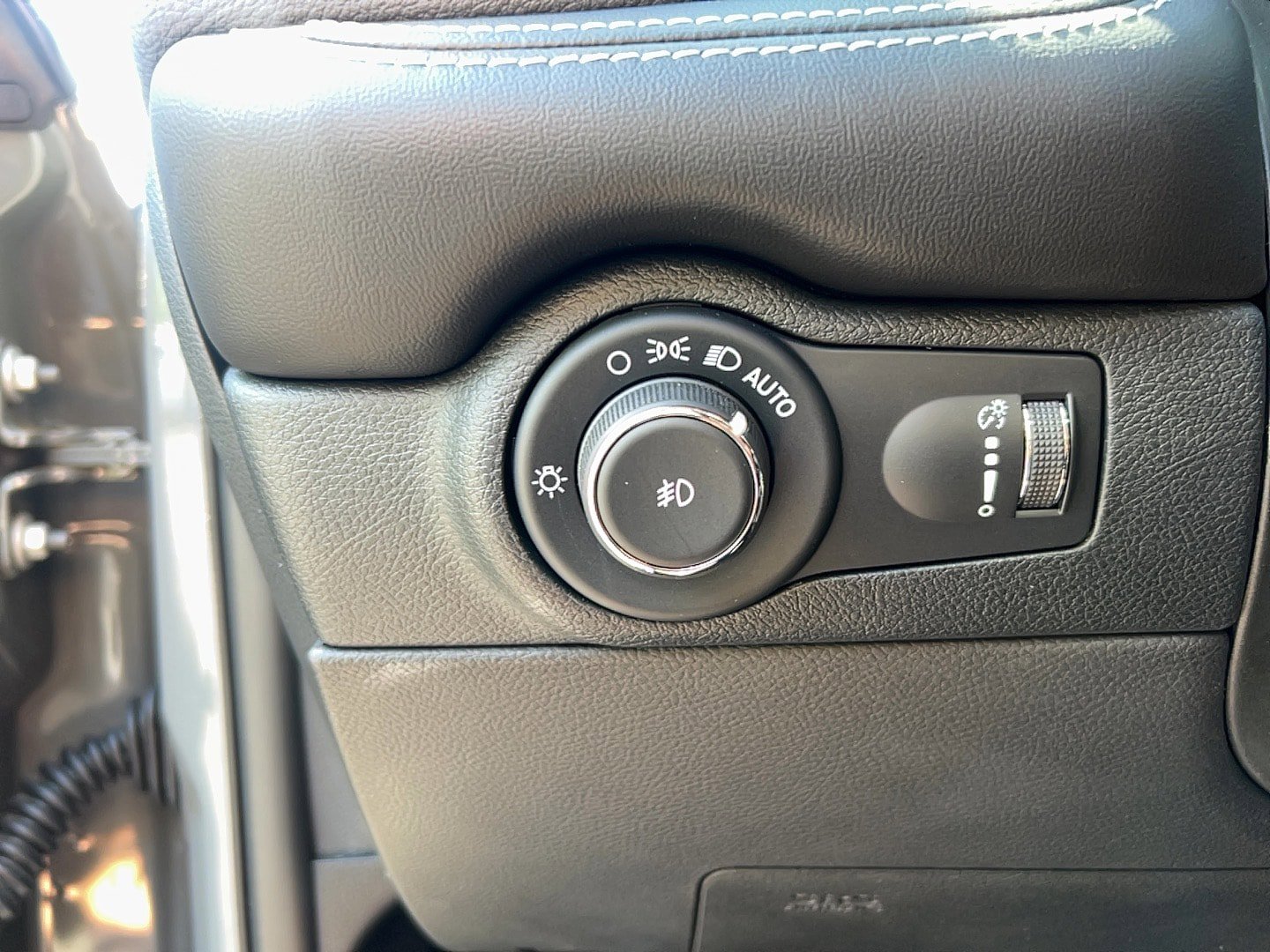 Used 2022 Dodge Durango SRT w/ Technology Group AWD/4WD image 15
