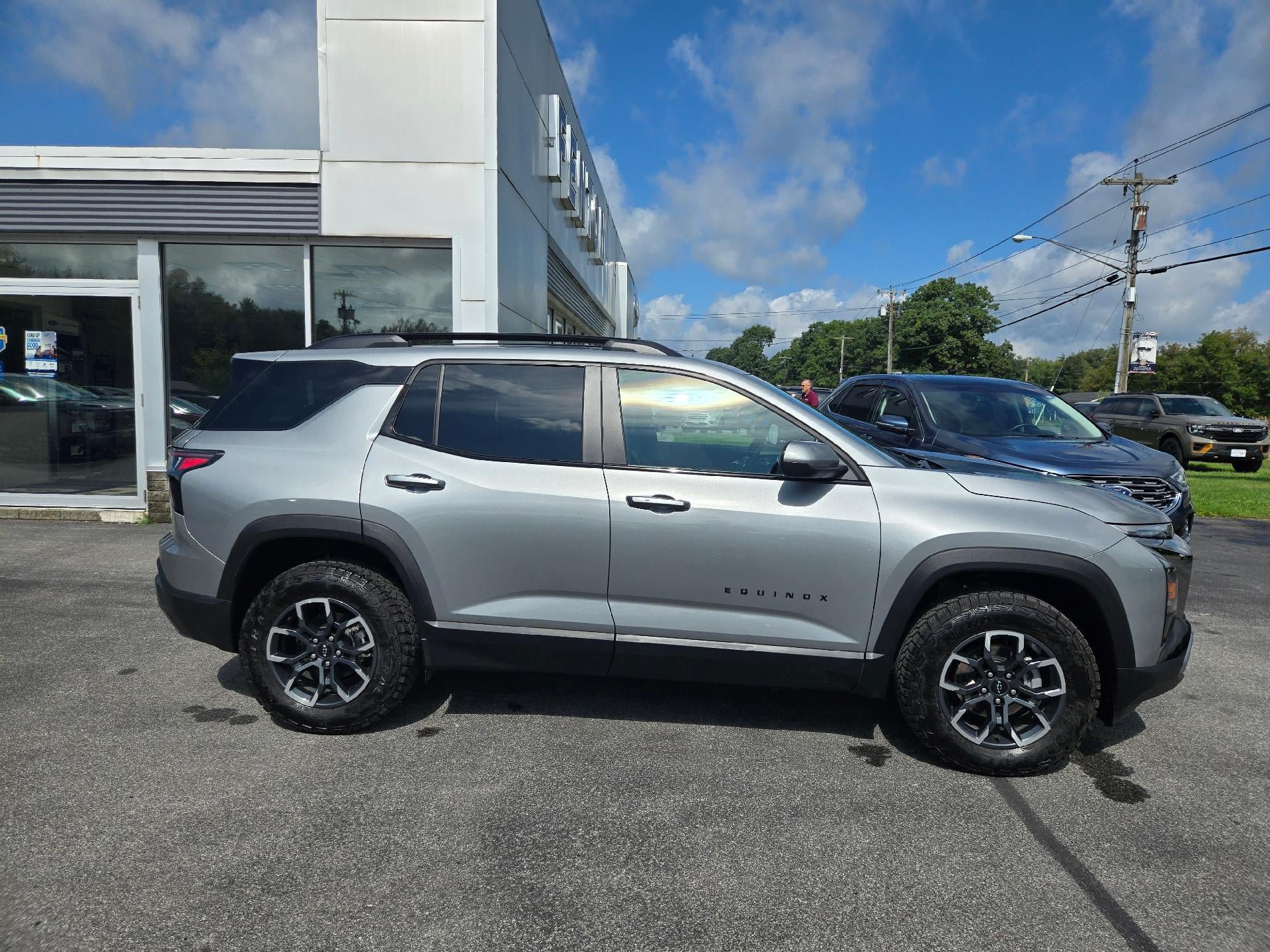 Used 2026 Chevrolet Equinox ACTIV w/ Convenience Package III AWD/4WD image 3