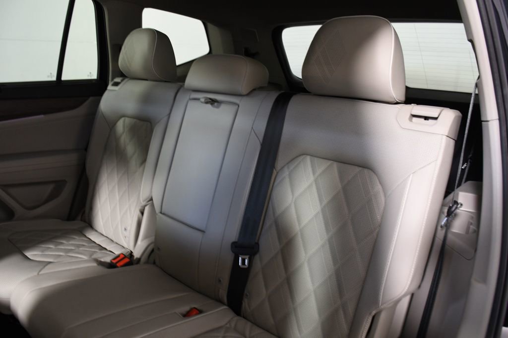 Used 2025 Volkswagen Atlas SEL Premium R-Line image 28