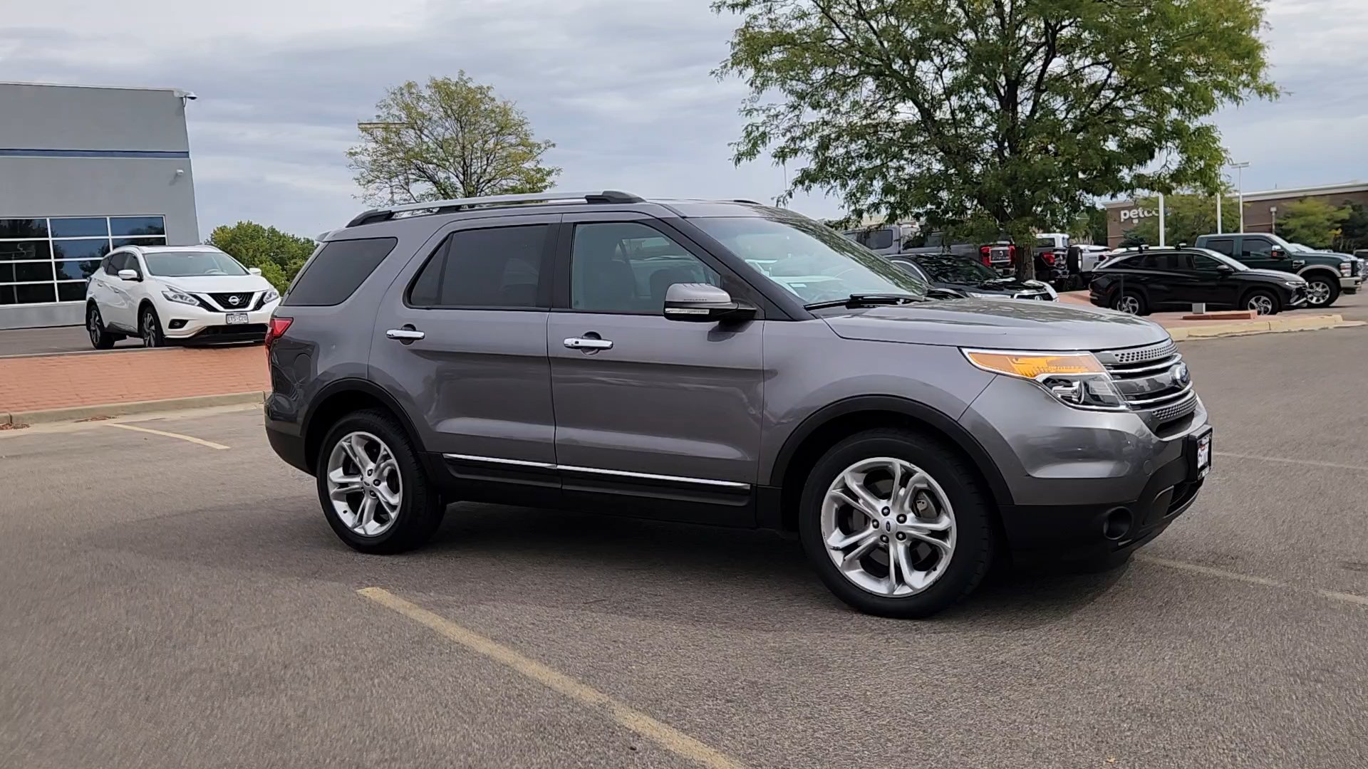 Used 2014 Ford Explorer Limited w/ Equipment Group 301A AWD/4WD image 8