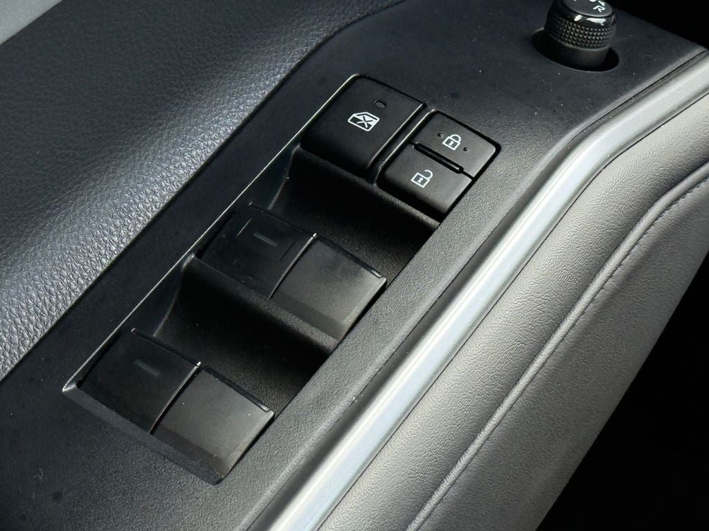 Used 2023 Toyota Highlander XLE FWD image 18
