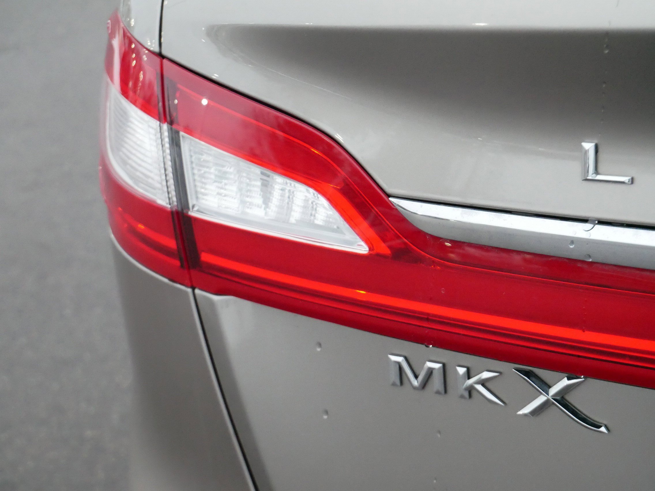 Used 2018 Lincoln MKX Reserve w/ Lincoln MKX Climate Package image 16