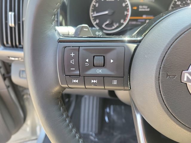 Used 2024 Nissan Pathfinder SL w/ SL Premium Package FWD image 14