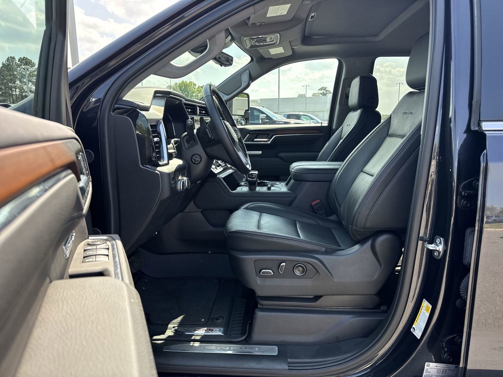 Certified 2025 GMC Sierra 1500 Denali w/ Denali Reserve Package image 16