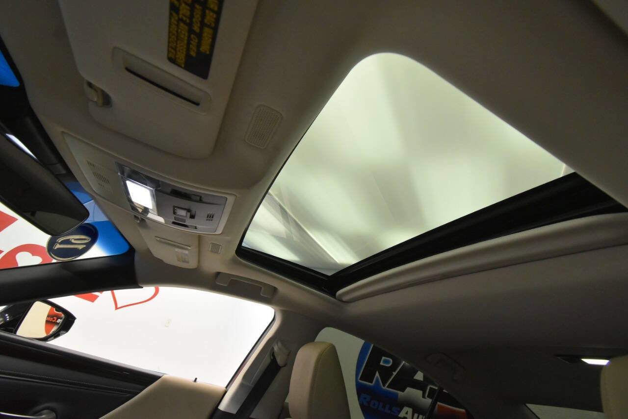 Used 2019 Lexus ES 300h w/ Premium Package image 44