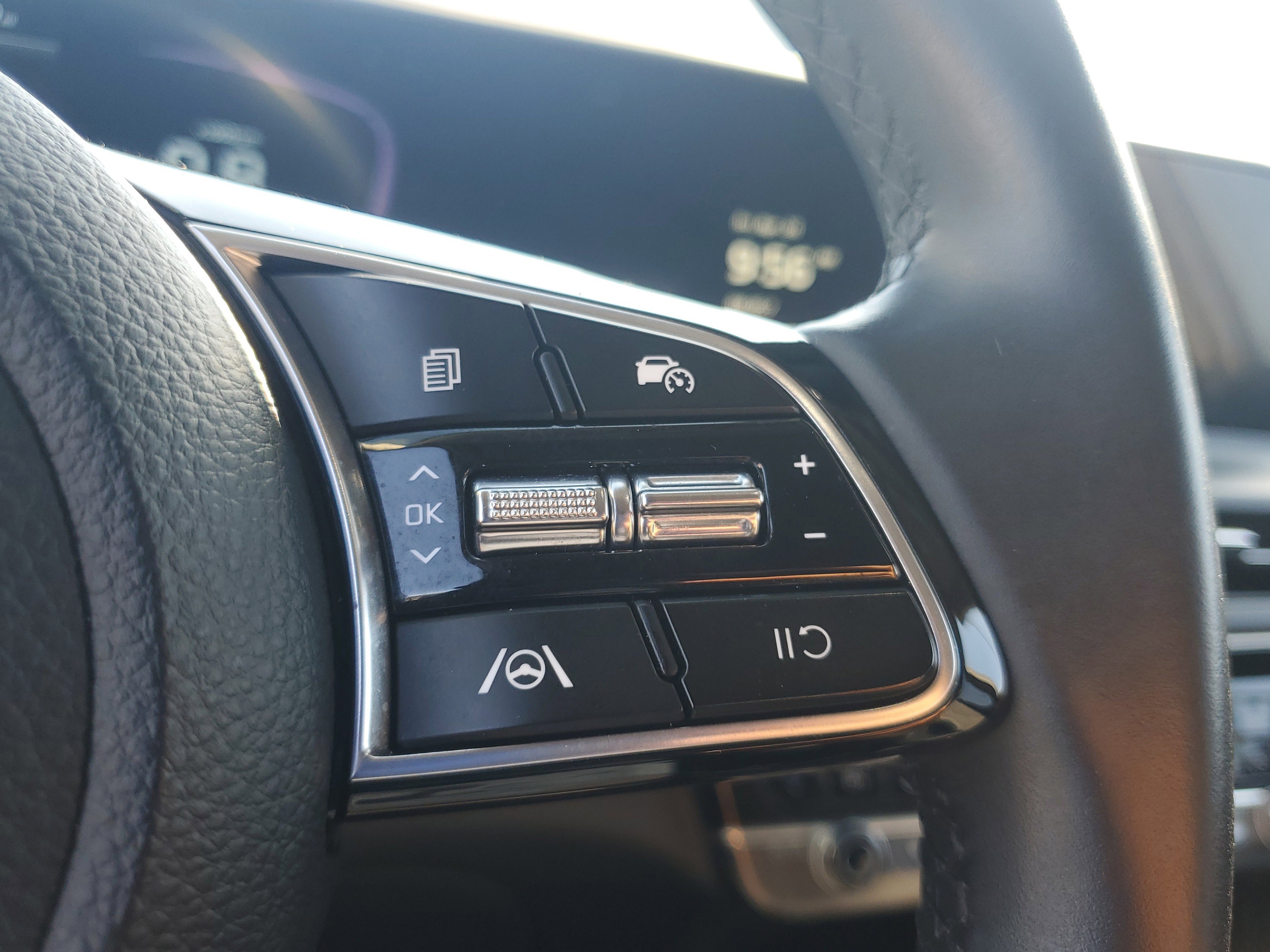 Used 2025 Kia Seltos S FWD image 16
