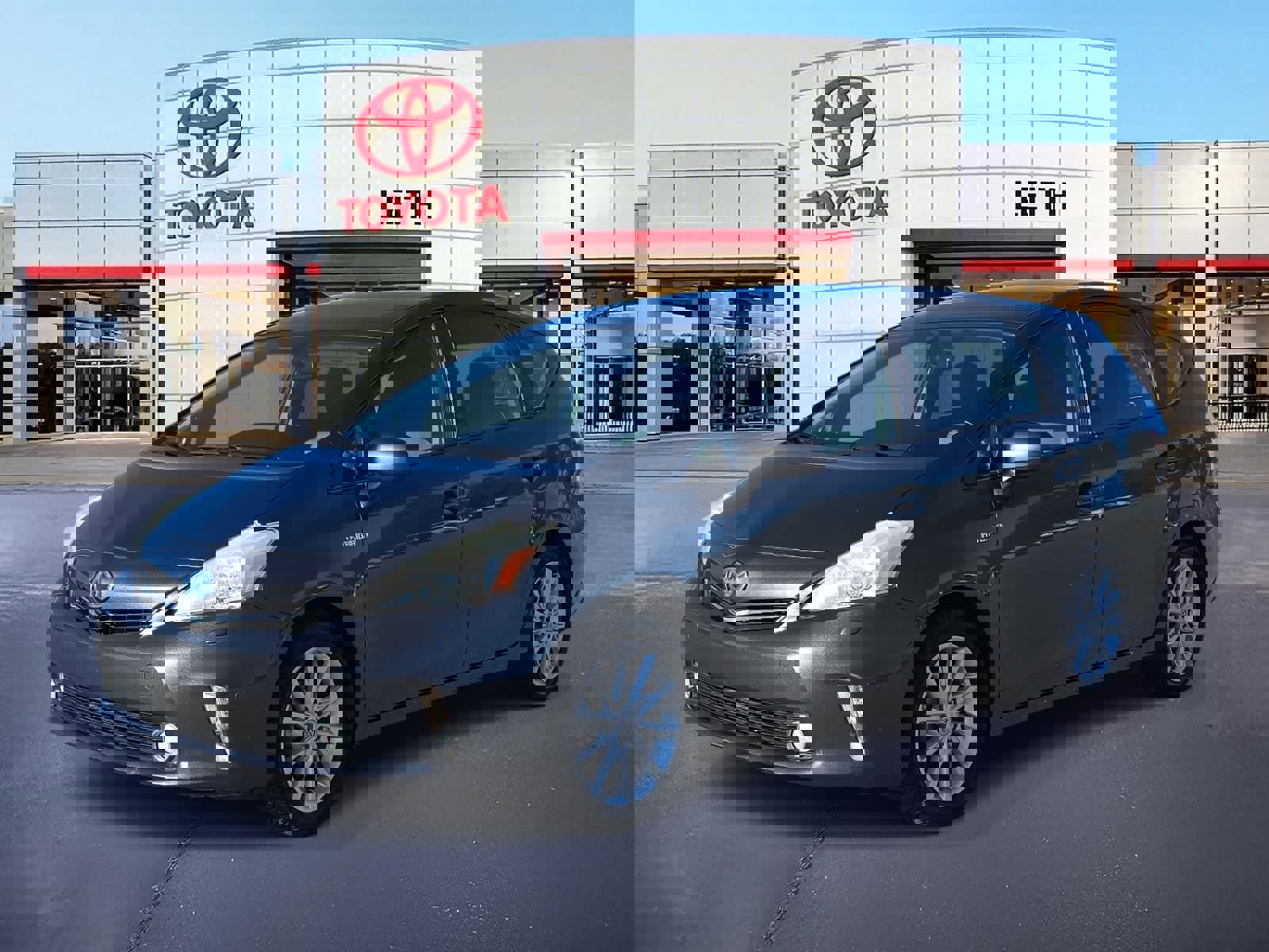 Used 2014 Toyota Prius V Five video 1