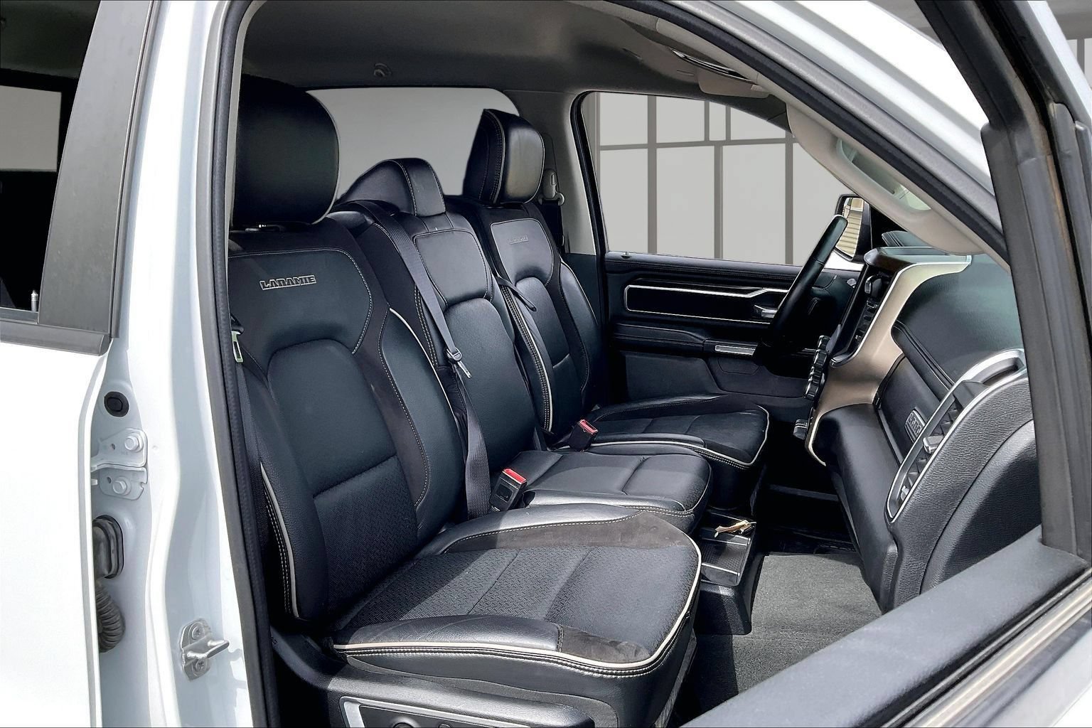 Used 2022 RAM 1500 Laramie w/ Off Road Group AWD/4WD image 29