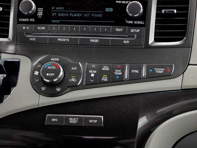 Used 2014 Toyota Sienna LE AWD/4WD image 31