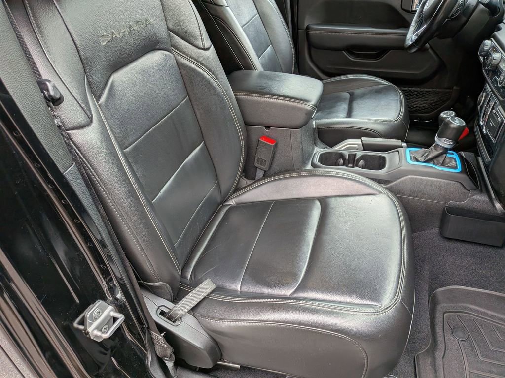 Used 2020 Jeep Wrangler Unlimited Sahara w/ Dual Top Group AWD/4WD image 26