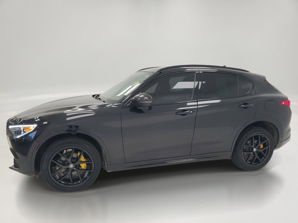 Used 2021 Alfa Romeo Stelvio Ti w/ Nero Edizione AWD/4WD image 4