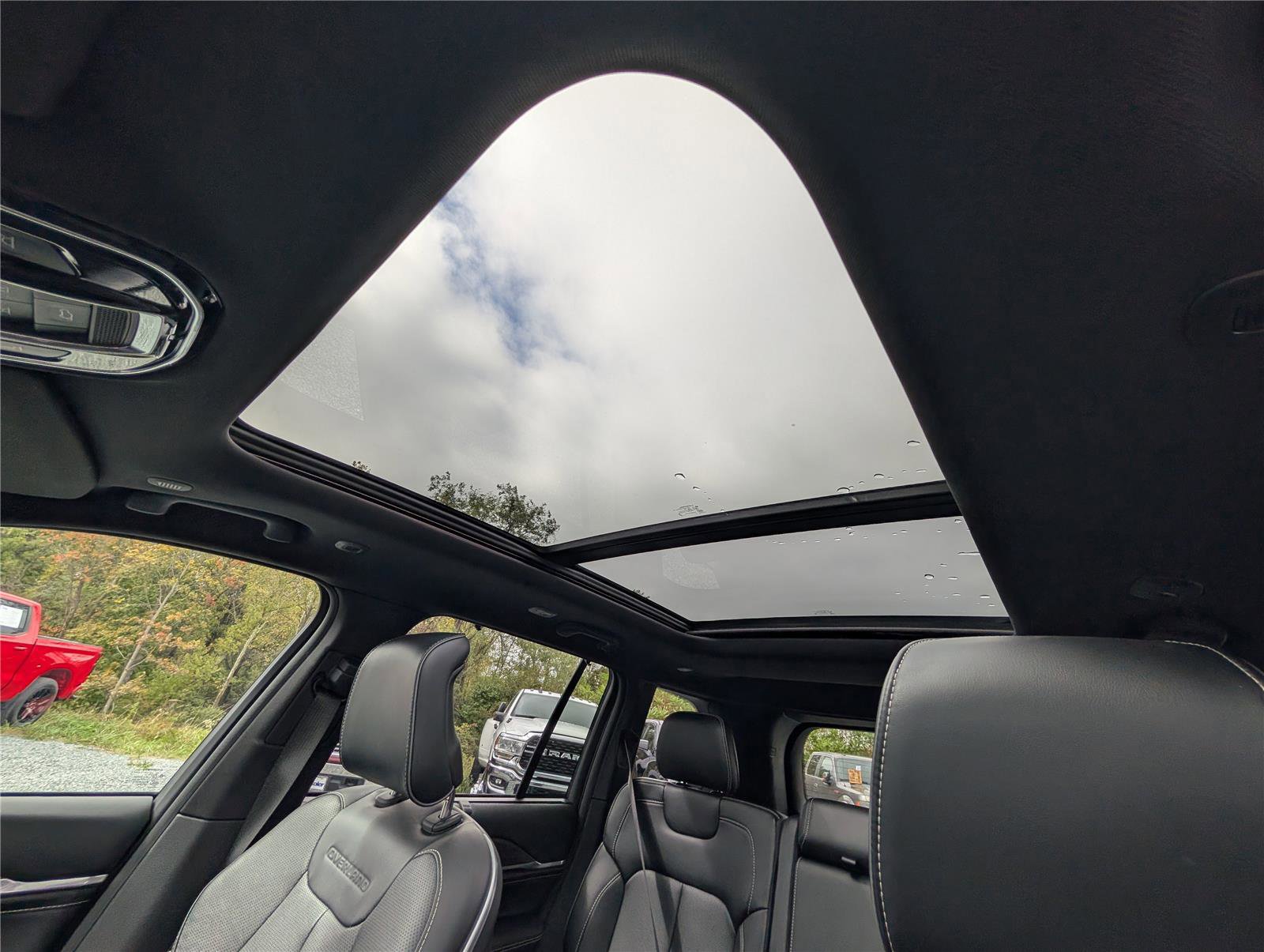 Used 2023 Jeep Grand Cherokee Overland w/ Advanced Protech Group III image 32