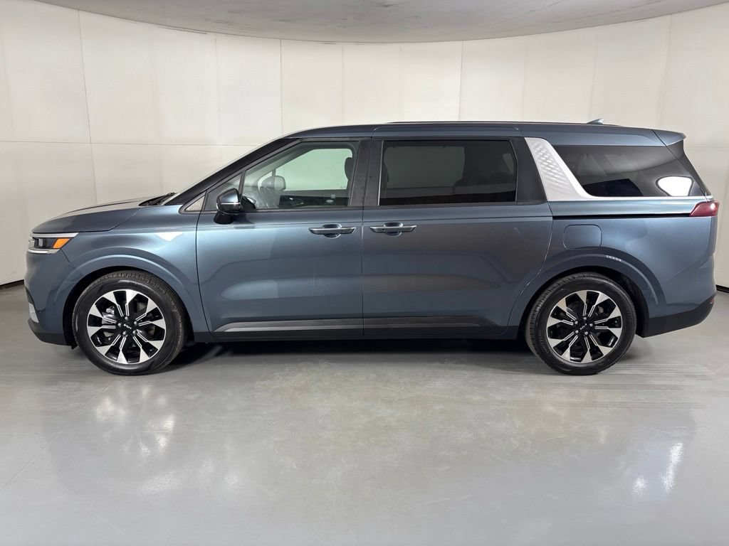 Used 2023 Kia Carnival EX FWD image 5