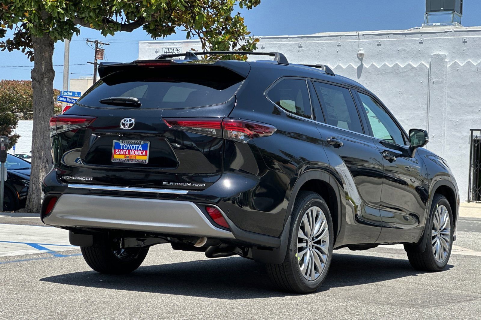 New 2025 Toyota Highlander Platinum AWD/4WD image 3