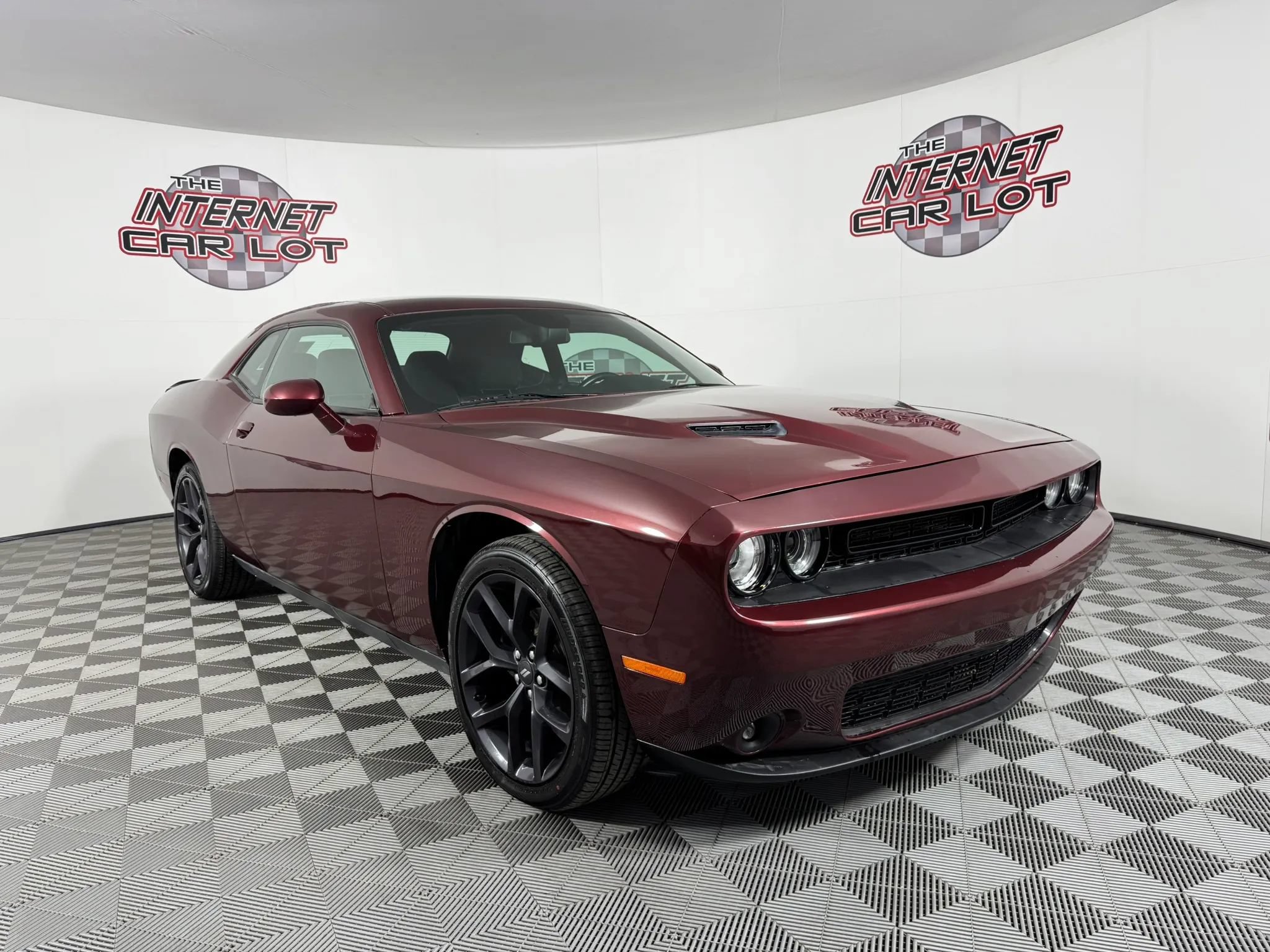 Used 2021 Dodge Challenger SXT w/ Driver Convenience Group RWD image 9