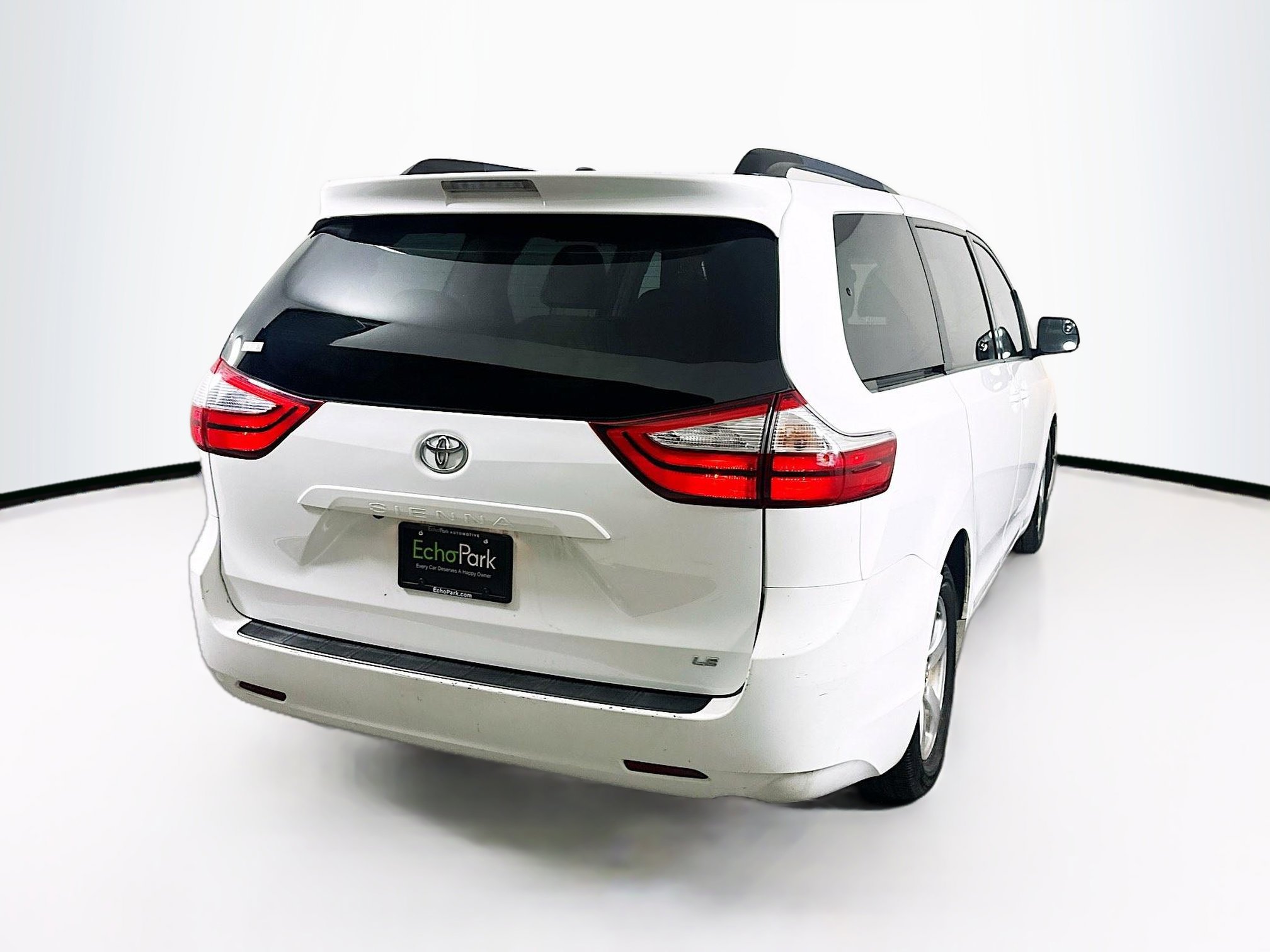 Used 2017 Toyota Sienna LE image 9