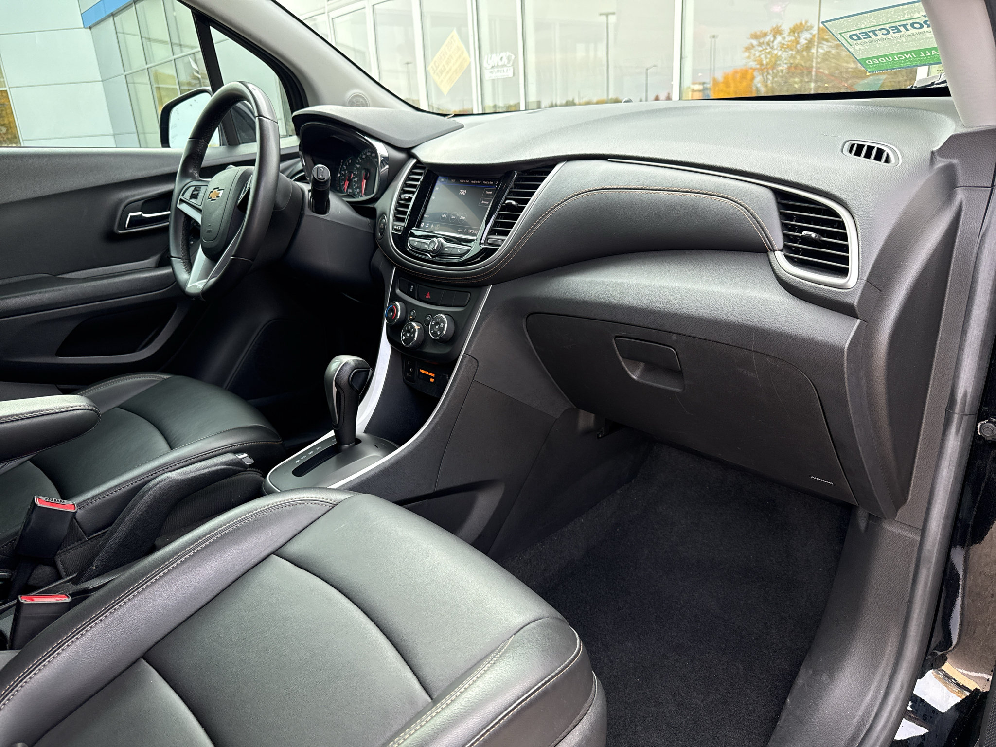 Used 2021 Chevrolet Trax LT w/ Premium Seat Package AWD/4WD image 10