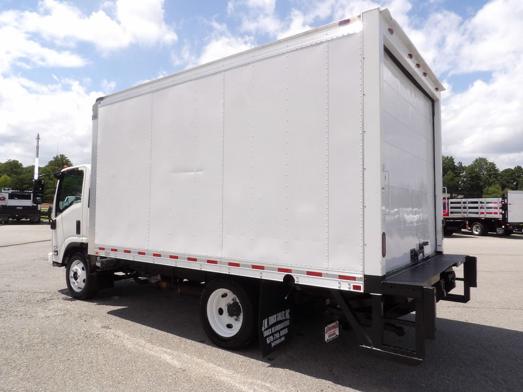 Used 2019 Isuzu NPR RWD image 4