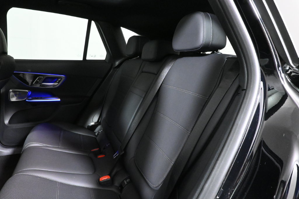 Certified 2026 Mercedes-Benz GLC 300 4MATIC image 4
