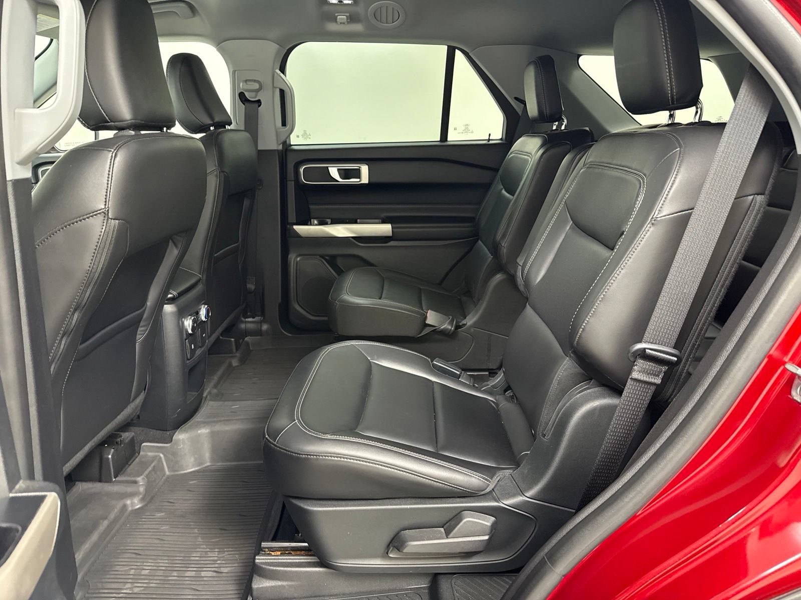 Used 2021 Ford Explorer XLT w/ Equipment Group 202A RWD image 19