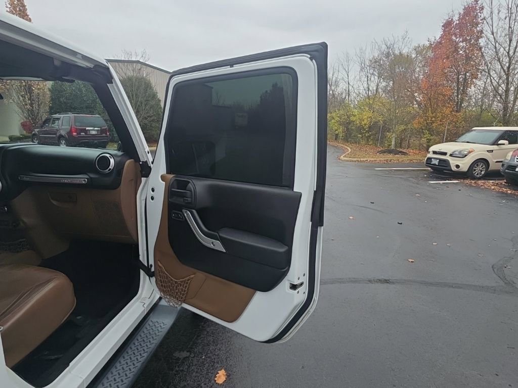 Used 2014 Jeep Wrangler Unlimited Sahara w/ Connectivity Group image 35