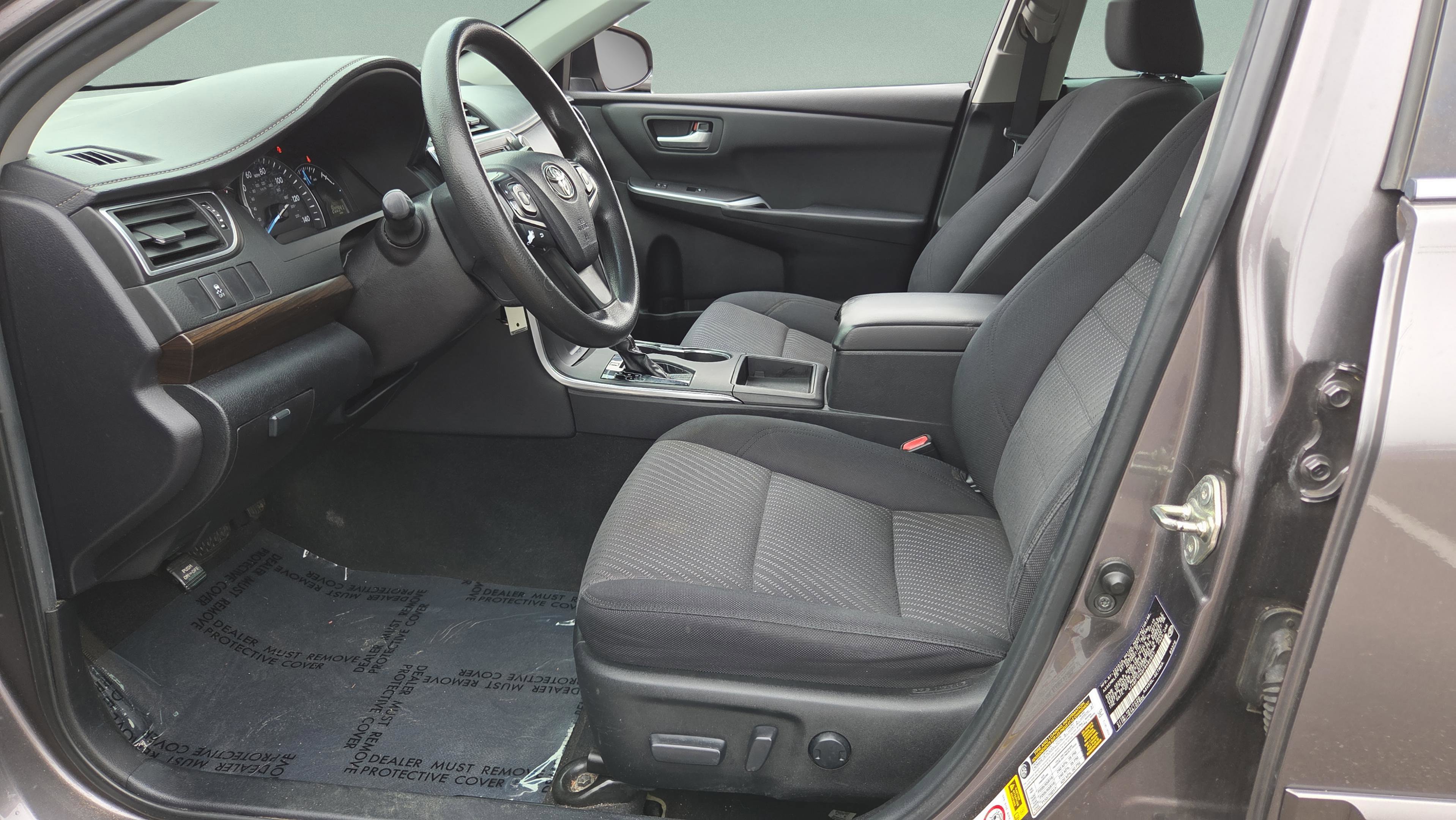 Used 2015 Toyota Camry LE image 12