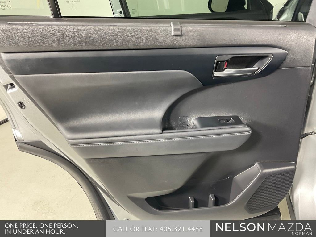Used 2022 Toyota Highlander XSE FWD image 20