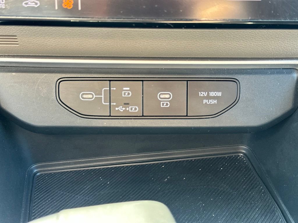 Used 2025 Kia Carnival FWD image 23