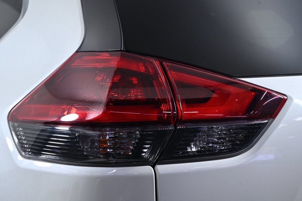 Used 2020 Nissan Rogue SL w/ Premium Package AWD/4WD image 9