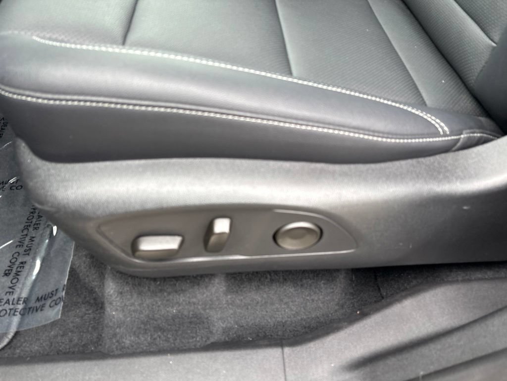 Used 2026 Chevrolet Traverse LT AWD/4WD image 16