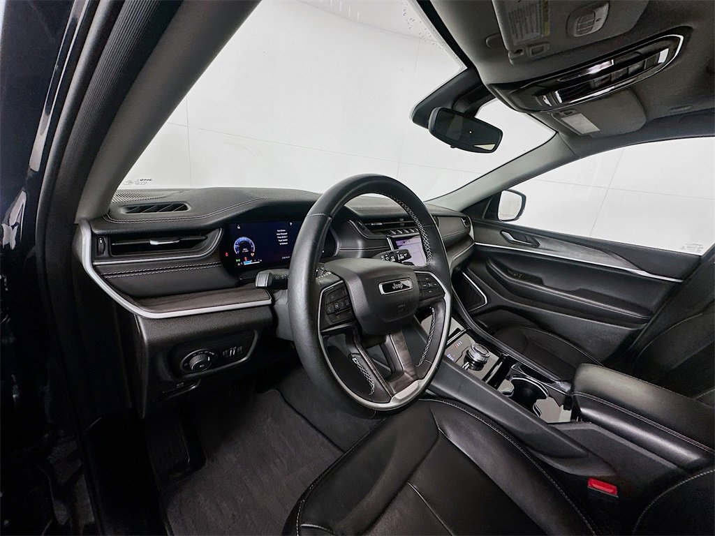 Used 2022 Jeep Grand Cherokee Limited image 7