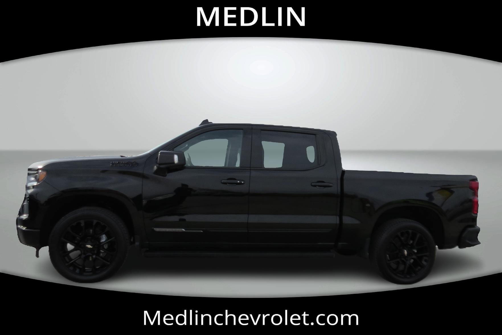 Used 2025 Chevrolet Silverado 1500 High Country w/ Midnight Edition AWD/4WD image 5
