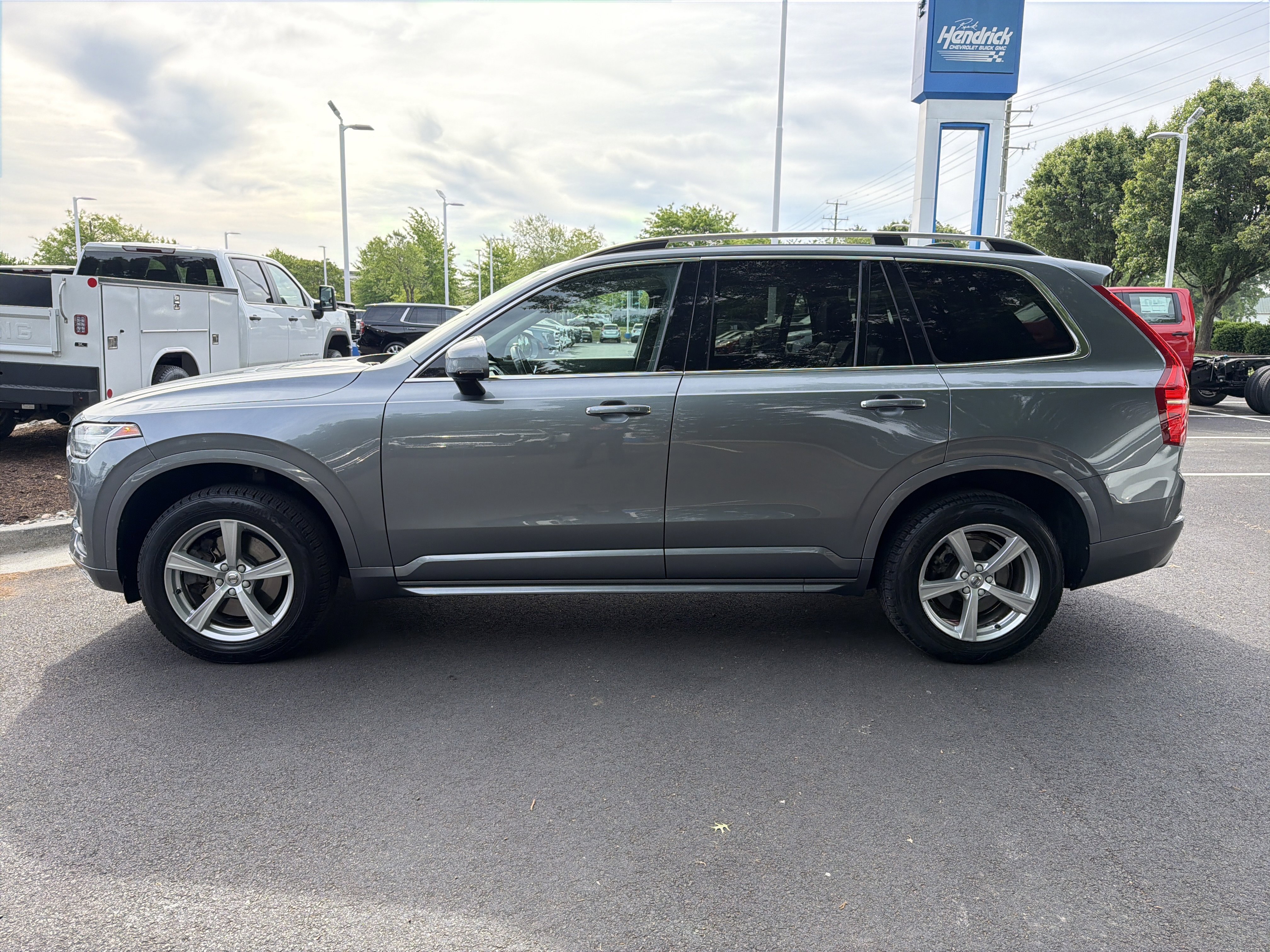 Used 2017 Volvo XC90 T5 Momentum w/ Vision Package image 7