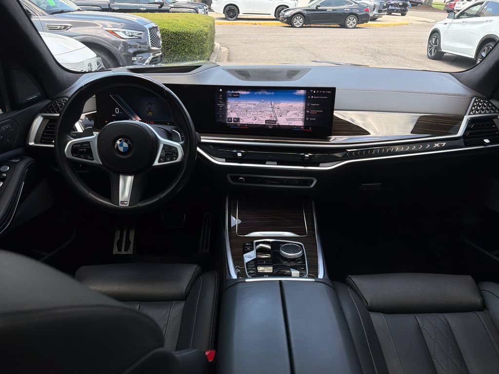 Used 2023 BMW X7 xDrive40i w/ M Sport Package AWD/4WD image 2