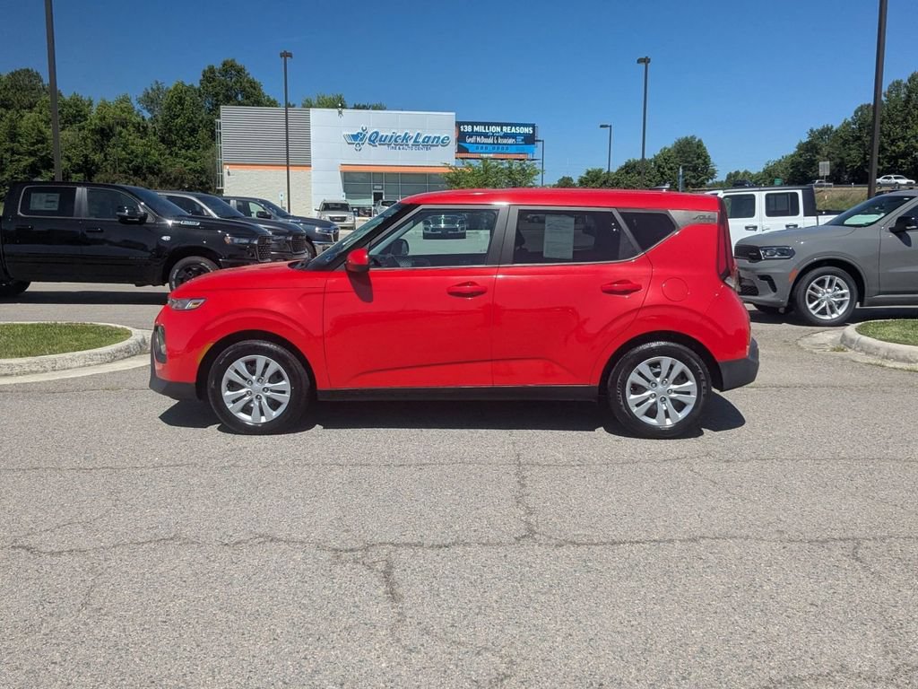 Used 2022 Kia Soul LX FWD image 2