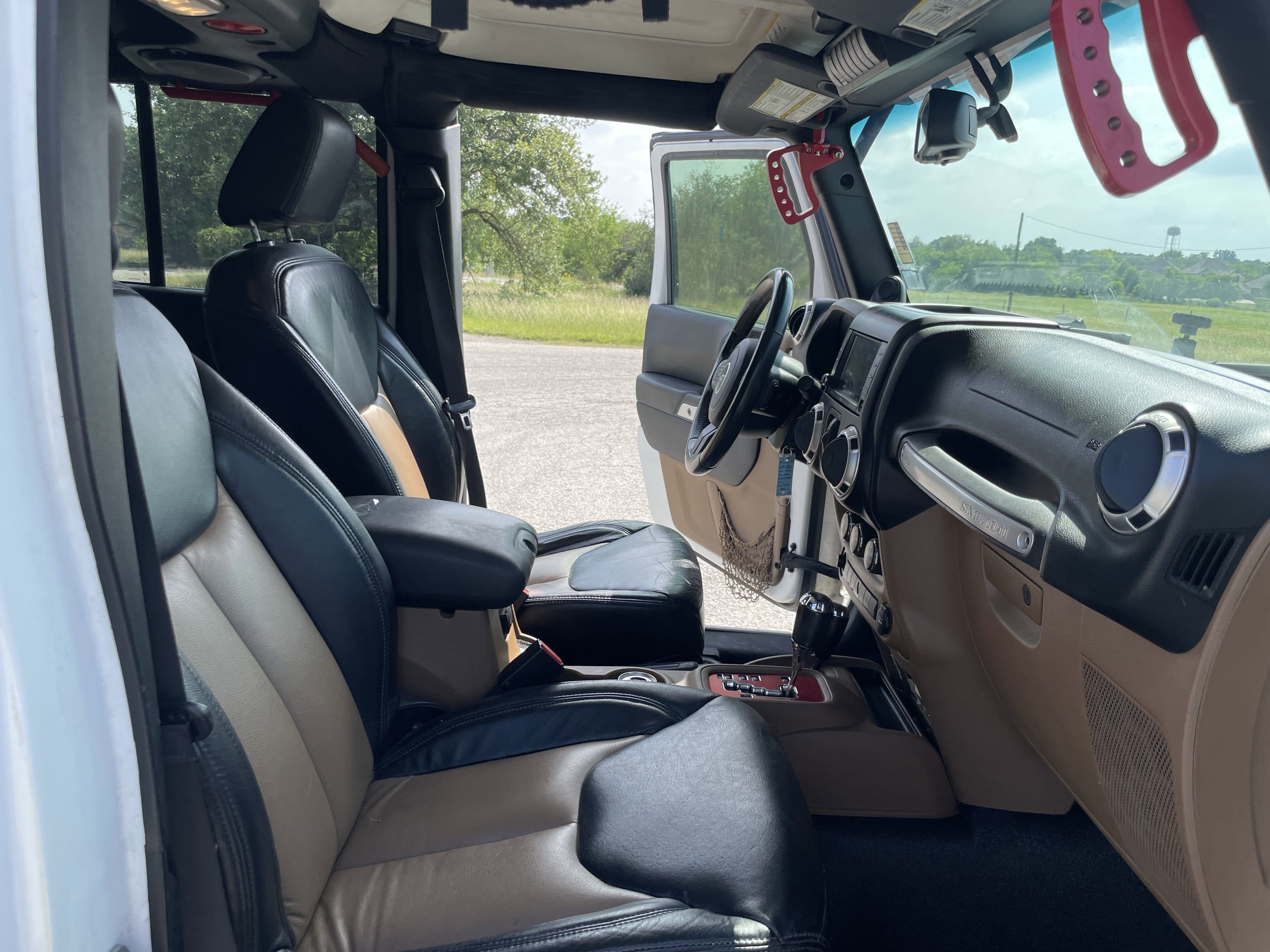 Used 2013 Jeep Wrangler Unlimited Rubicon w/ Connectivity Group image 10