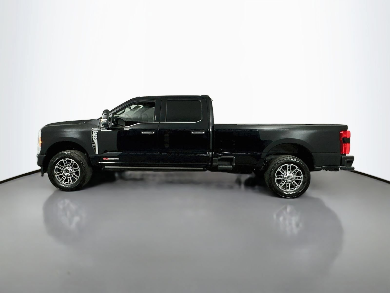 Used 2023 Ford F350 Limited w/ FX4 Off-Road Package AWD/4WD image 5