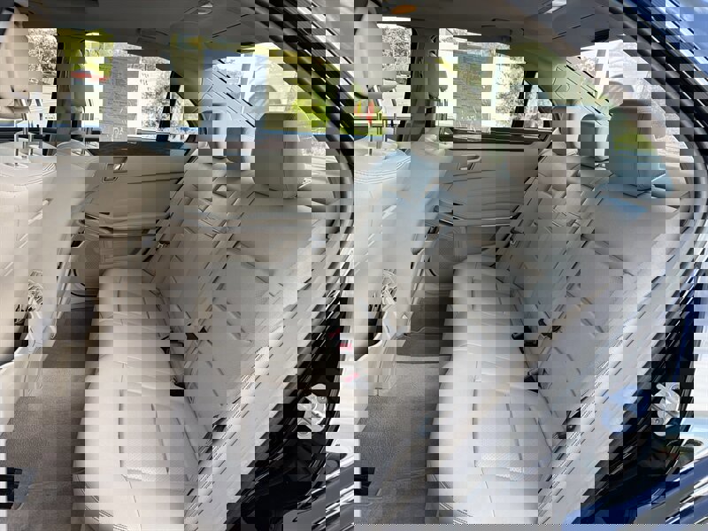 Used 2014 Mercedes-Benz E 250 BlueTEC Sedan image 15