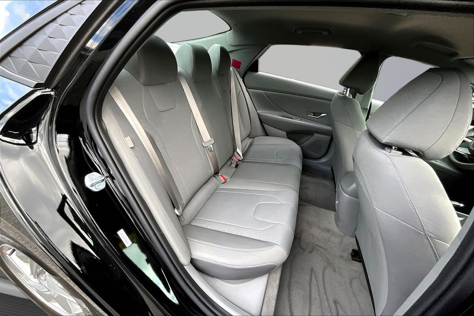 Used 2026 Hyundai Elantra SE FWD image 22