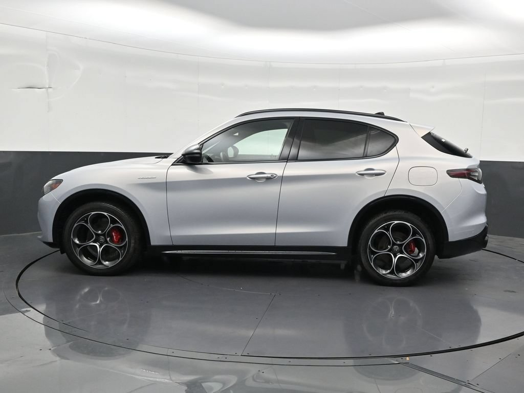 Used 2025 Alfa Romeo Stelvio Sprint w/ Veloce Package AWD/4WD image 2