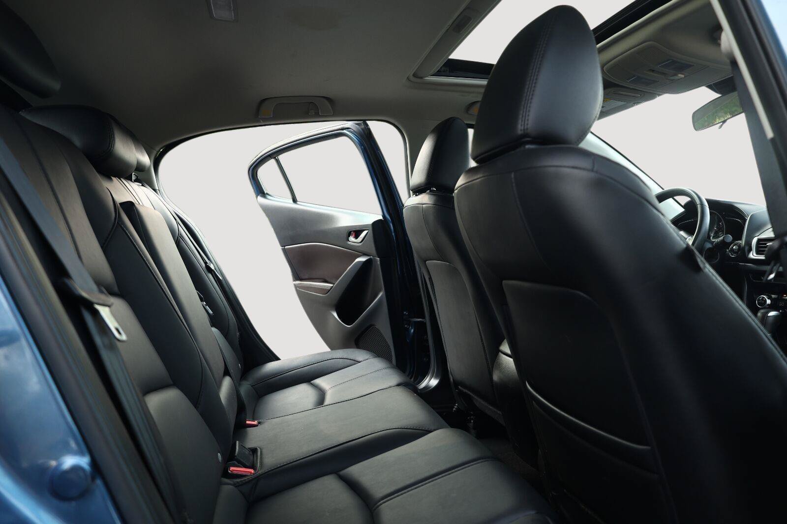 Used 2018 MAZDA MAZDA3 Touring FWD image 19