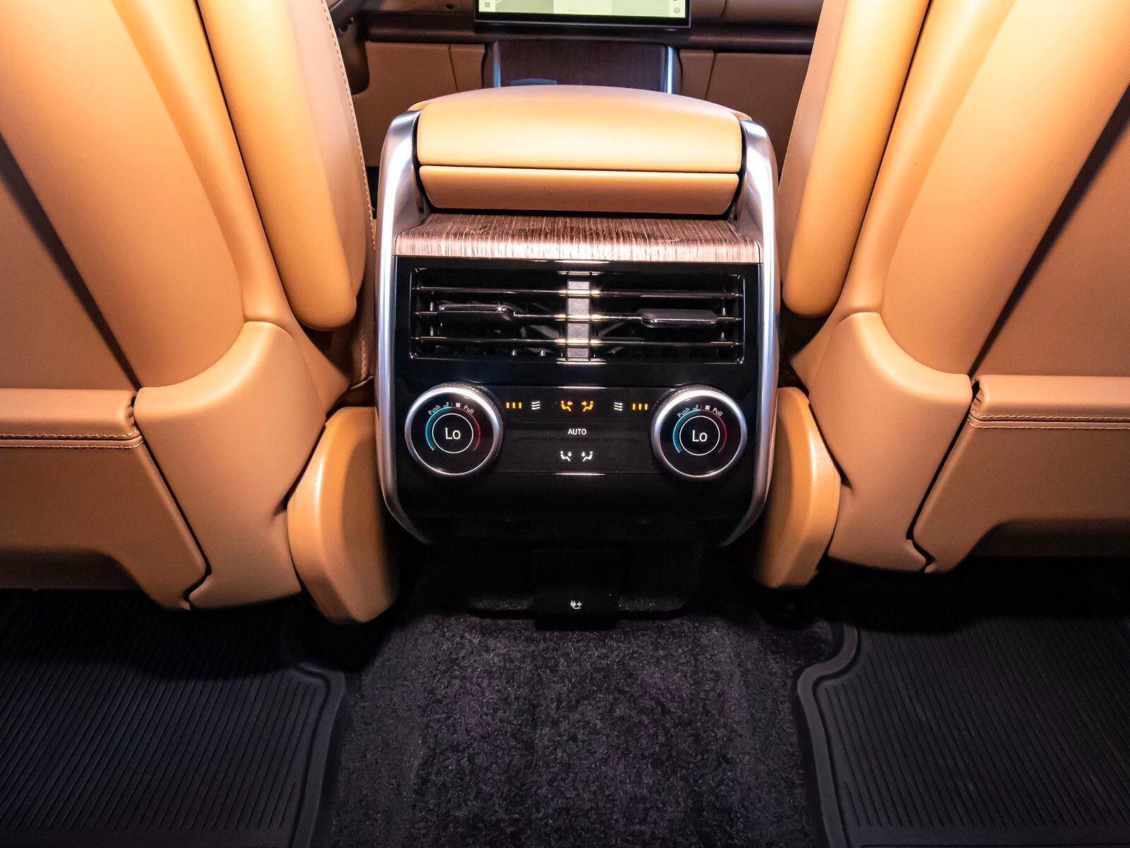 New 2025 Land Rover Range Rover SE image 47