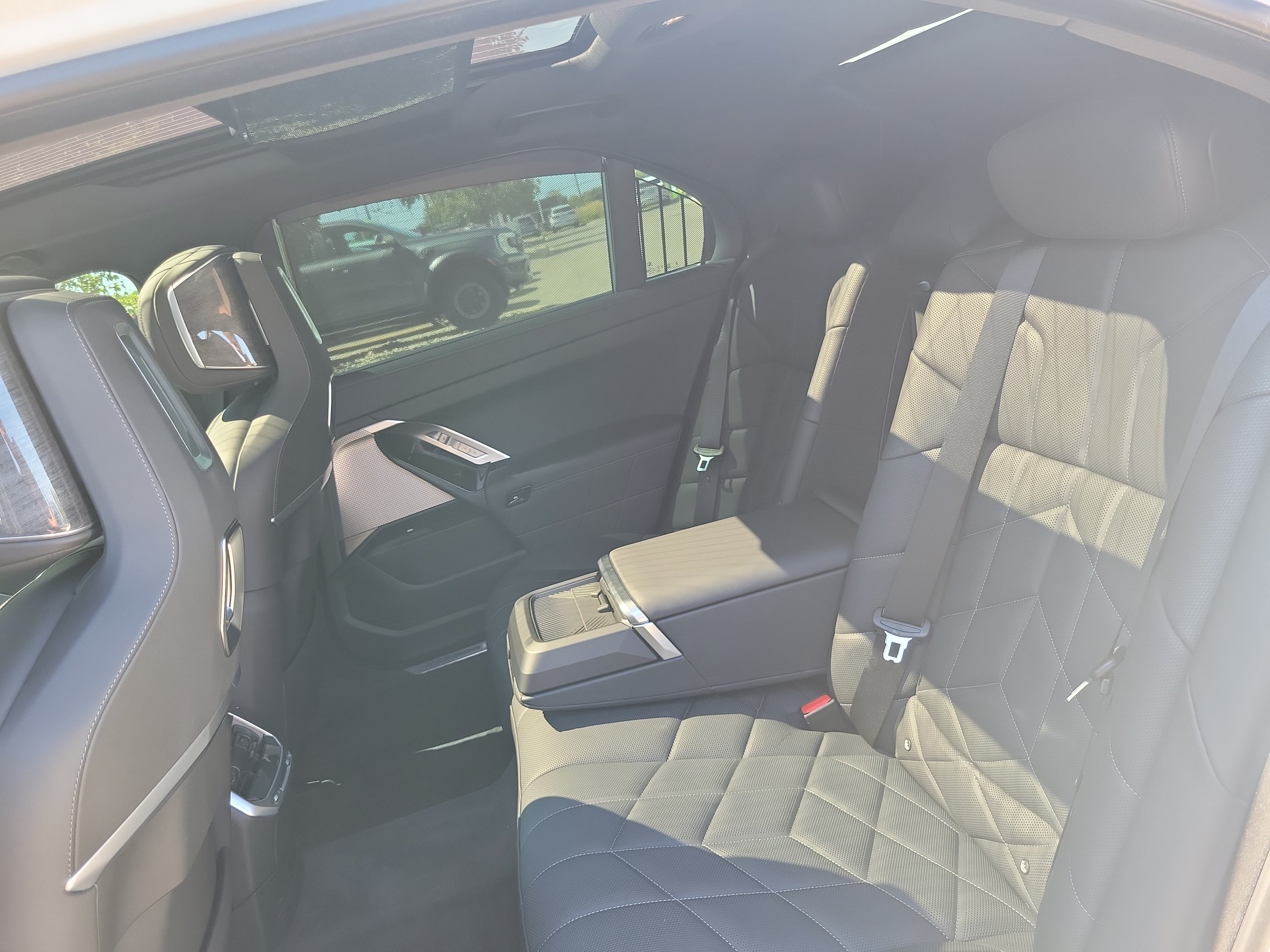 Used 2023 BMW 760i xDrive AWD/4WD image 28