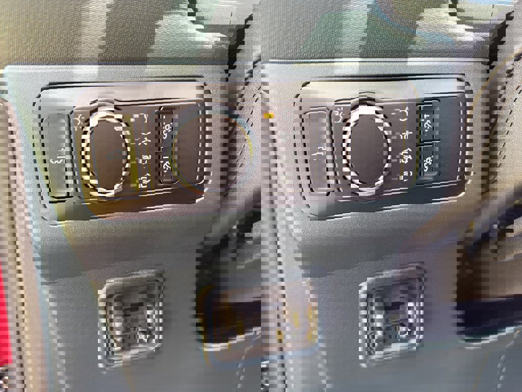 New 2025 Ford Maverick Lariat w/ Black Appearance Package image 18