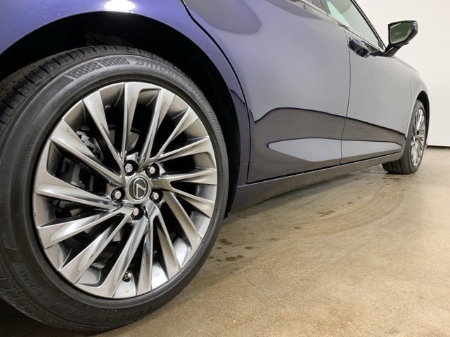 Used 2025 Lexus ES 300h w/ Accessory Package (Z2) image 9