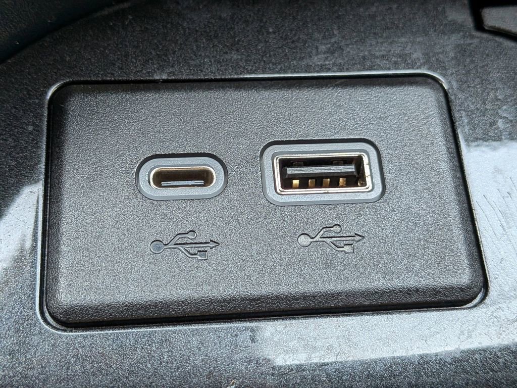 Certified 2022 Cadillac Escalade Premium Luxury image 25